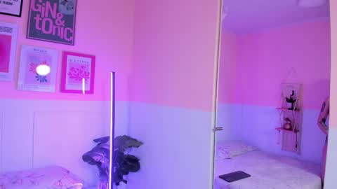 Camila  online show from 18, 9, 2025