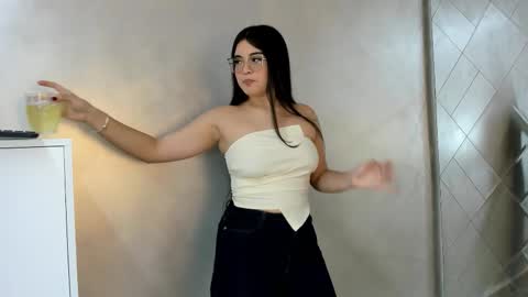 Camila online show from 12, 9, 2025