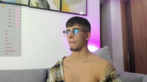   INDEPENDENT MODEL online show from 23, 1, 2025