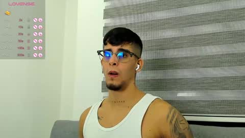   INDEPENDENT MODEL online show from 30, 1, 2025