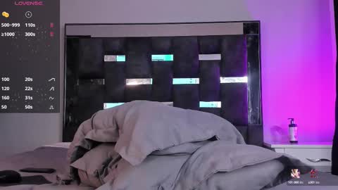   INDEPENDENT MODEL online show from 23, 2, 2025