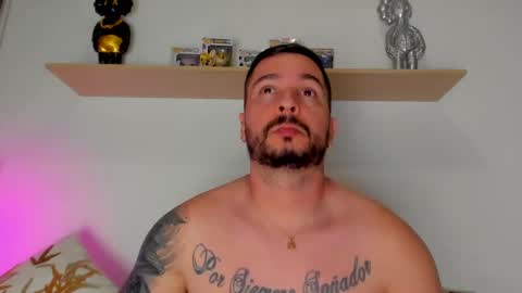 camilo_restrepo21 online show from 20, 10, 2025