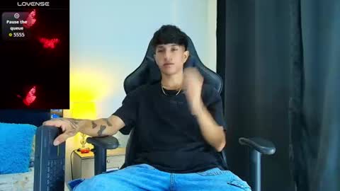 Snapshot of camilobass_ chatting on 19, 7, 2026 Camilo Bass online show from 19, 7, 2026