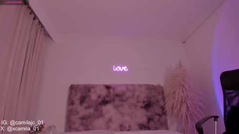 Laura Camila online show from 6, 1, 2025