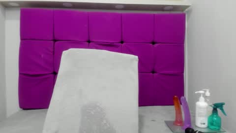 candy_big_tits18 online show from 8, 1, 2026