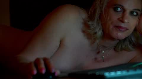 Snapshot of candy_girls_4_u chatting on 29, 11, 2025 ExtraCandy online show from 29, 11, 2025