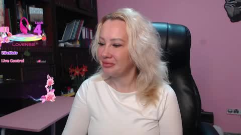 Snapshot of candy_hellenx chatting on 17, 4, 2026 candy_hellenx online show from 17, 4, 2026