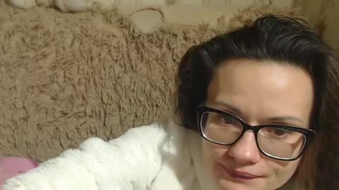 say meow and send tips  online show from 27, 12, 2024