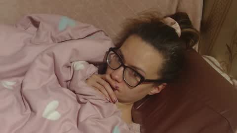 say meow and send tip  online show from 17, 12, 2025