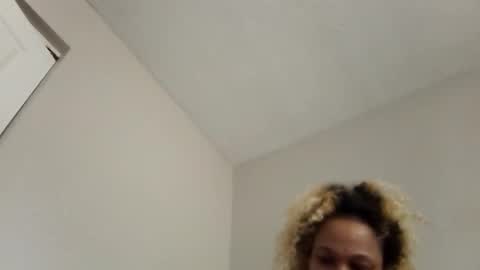 Snapshot of candyredxo2024 chatting on 2, 10, 2025 candyredxo2024 online show from 2, 10, 2025