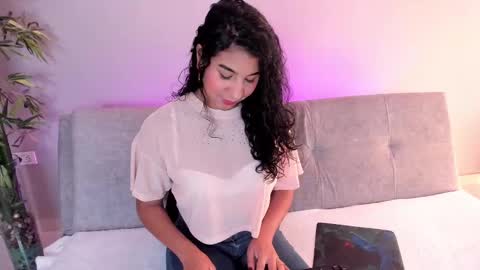 Isabella online show from 14, 2, 2025