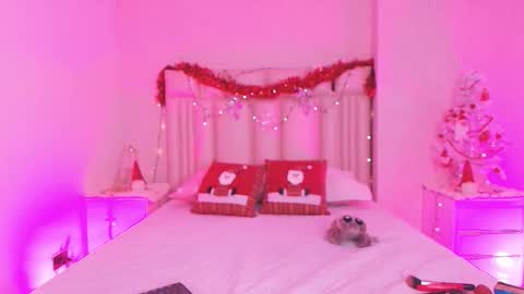 Aura  online show from 25, 11, 2025