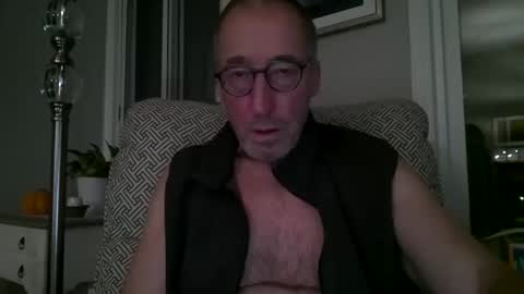 Caressluving online show from 12, 11, 2025