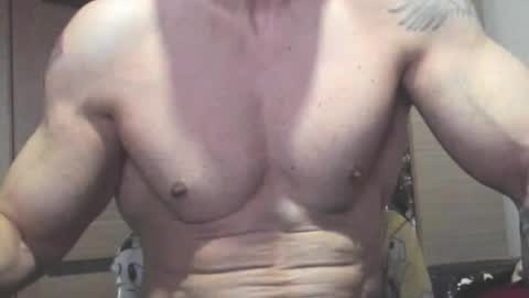 Snapshot of carin_the_body chatting on 20, 5, 2026 Laz online show from 20, 5, 2026