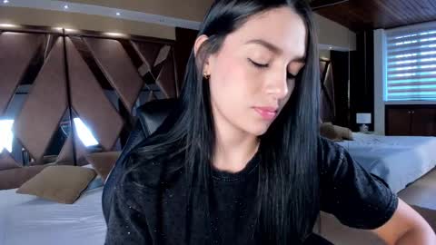 Snapshot of carina_rossi chatting on 9, 3, 2025 Carina online show from 9, 3, 2025