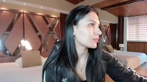 Snapshot of carina_rossi chatting on 1, 10, 2025 Carina online show from 1, 10, 2025