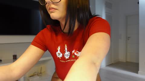 carla_secretary online show from 30, 12, 2024