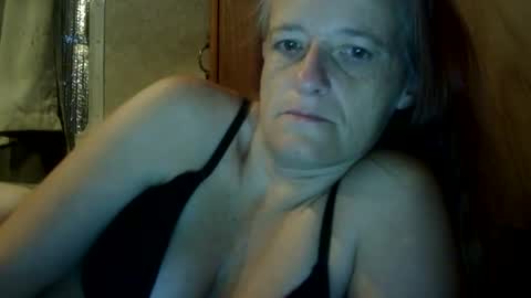 Snapshot of carleeswoman08 chatting on 17, 10, 2025 carleeswoman08 online show from 17, 10, 2025