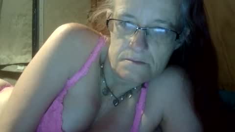 carleeswoman08 online show from 24, 3, 2026