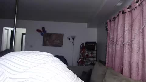 Snapshot of carliecreams chatting on 7, 1, 2025 Carlie online show from 7, 1, 2025