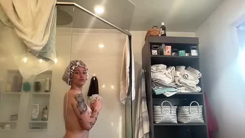 carlyy13 online show from 20, 10, 2025
