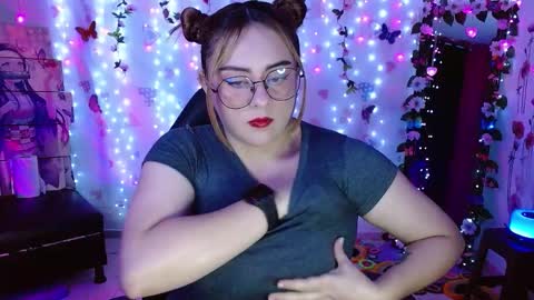 Snapshot of carol20_1994 chatting on 30, 11, 2025 Carolina online show from 30, 11, 2025