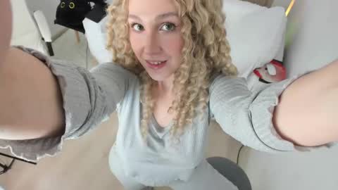 Snapshot of carol_may_ chatting on 18, 5, 2026 carol_may_ online show from 18, 5, 2026