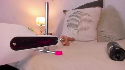  Caroline  online show from 15, 4, 2026