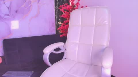 caroline_foster1 online show from 18, 11, 2025