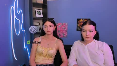 Snapshot of caroline_honeyy chatting on 21, 5, 2026 Caroline online show from 21, 5, 2026