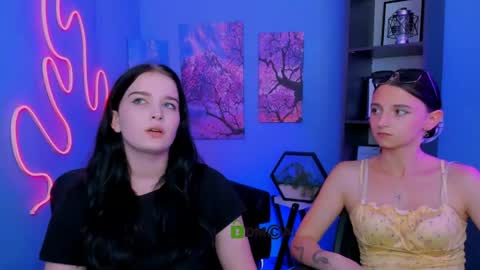 Snapshot of caroline_honeyy chatting on 22, 5, 2026 Caroline online show from 22, 5, 2026