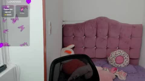 caroline_rodriguez_9 online show from 25, 10, 2025