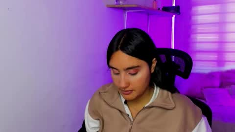 caroline_rodriguez_9 online show from 16, 12, 2025