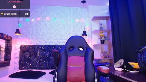 Caroline Scoth online show from 7, 1, 2025