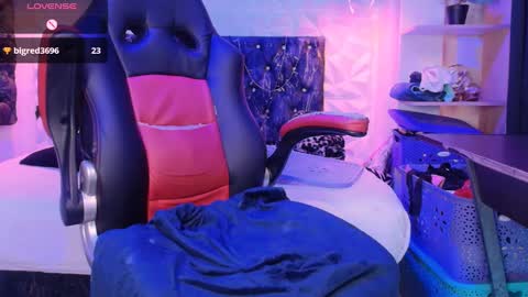 Caroline Scoth online show from 8, 1, 2025