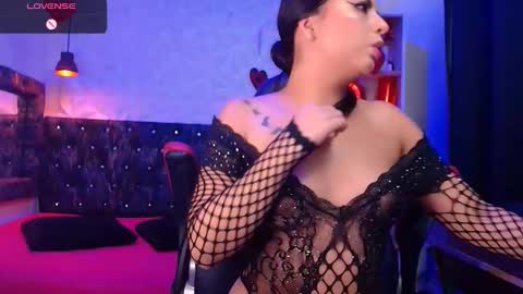 Caroline Scoth online show from 7, 3, 2025