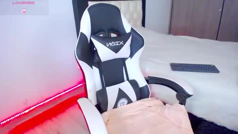 CarolinneFiotti online show from 2, 11, 2025