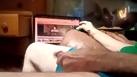 Snapshot of caryb chatting on 8, 4, 2026 caryb online show from 8, 4, 2026