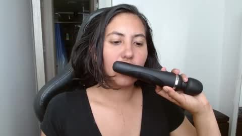 Snapshot of cassandra_ruizz chatting on 1, 6, 2026 573215024606 online show from 1, 6, 2026