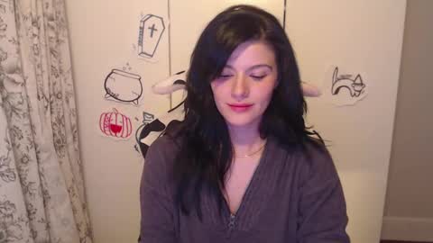 cassiealvarez online show from 6, 10, 2025