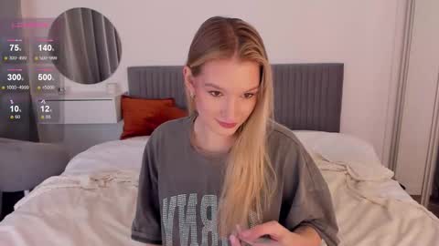 Snapshot of cassietyler chatting on 13, 11, 2025 Angel 3 online show from 13, 11, 2025