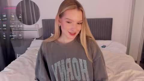 Snapshot of cassietyler chatting on 16, 11, 2025 Angel 3 online show from 16, 11, 2025