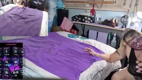 Snapshot of castrated_julie chatting on 29, 11, 2025 castrated julie online show from 29, 11, 2025