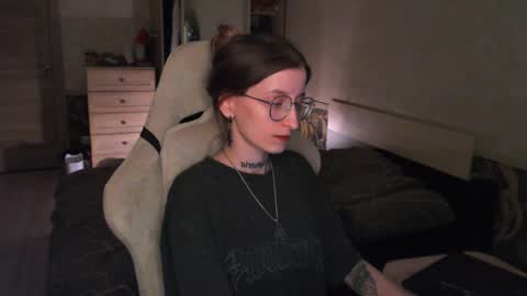 Snapshot of cath_dysphoria_ chatting on 7, 4, 2026 CATH online show from 7, 4, 2026