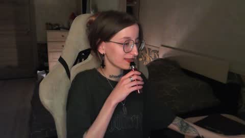 Snapshot of cath_dysphoria_ chatting on 8, 4, 2026 CATH online show from 8, 4, 2026