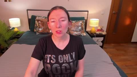 Snapshot of catherinewalls chatting on 6, 6, 2026 Catrin online show from 6, 6, 2026