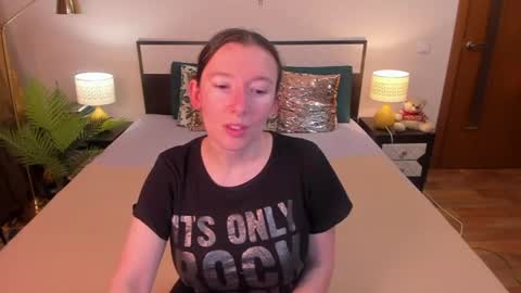 Snapshot of catherinewalls chatting on 7, 7, 2026 Catrin online show from 7, 7, 2026