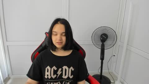 Snapshot of catrine_cute chatting on 18, 6, 2026 Catrine online show from 18, 6, 2026