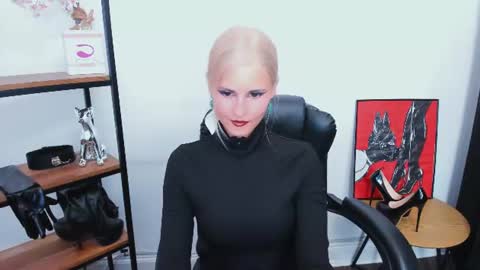 Snapshot of catringood chatting on 4, 7, 2026 CatrinGood online show from 4, 7, 2026