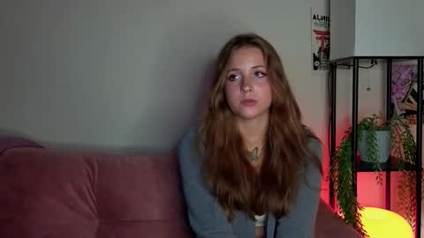 Lina  online show from 17, 9, 2025